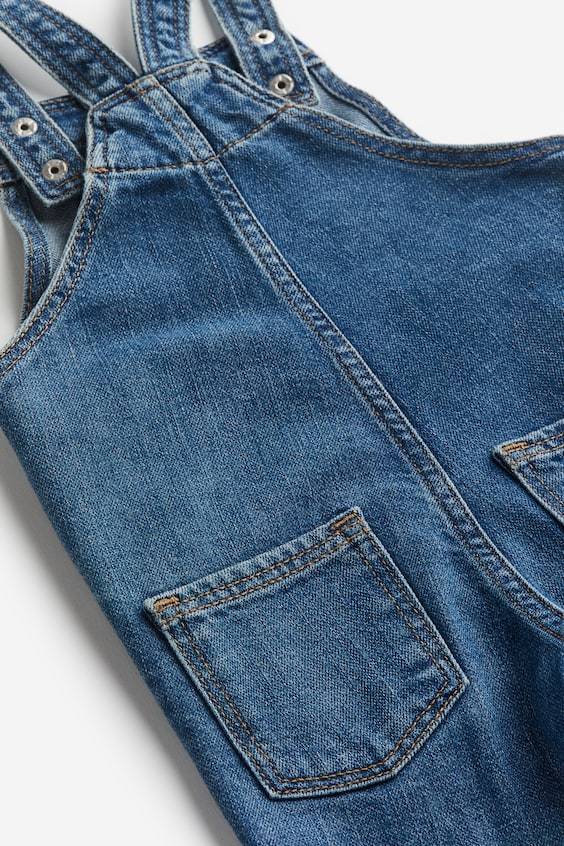 HM Latzhose aus Denim Muttertagsangebot
