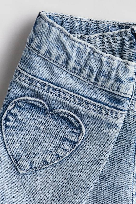 HM Jeans mit herzförmigen Taschen Exklusive Angebote