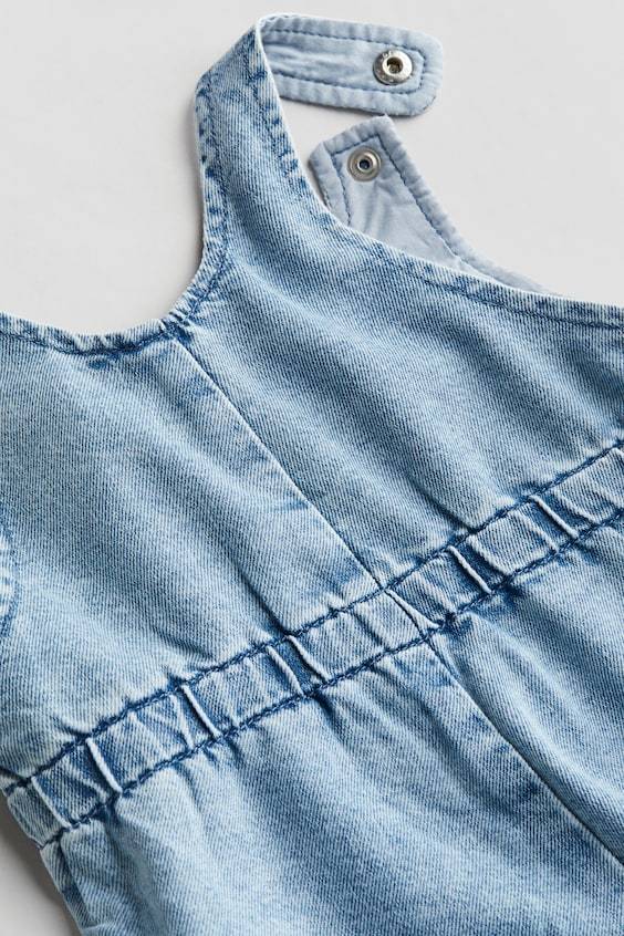 HM Latzhose aus Denim Neuheiten