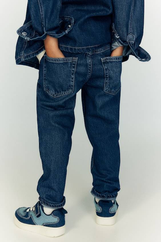 HM Relaxed Tapered Fit Jeans 50% Rabatt mit kostenlosem Versand