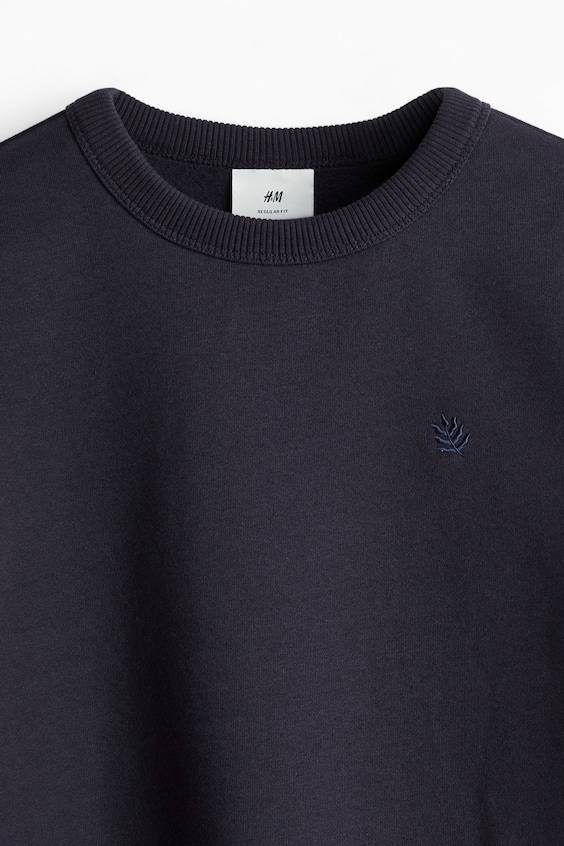 HM Sweatshirt mit Motivstickerei in Regular Fit Versandkostenfrei