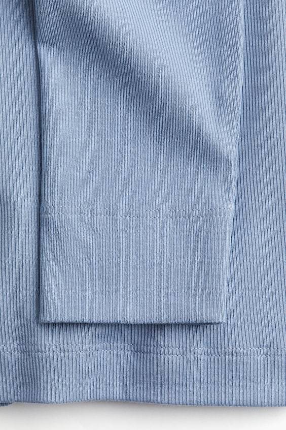 HM Geripptes Shirt aus Modalmix Valentinstagsangebot