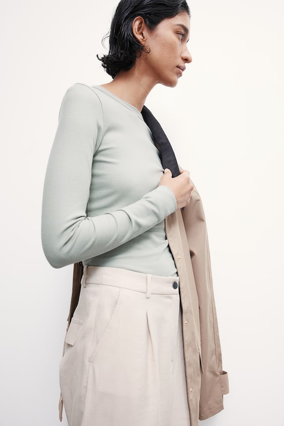HM Geripptes Shirt aus Modalmix Bis zu 55% Rabatt