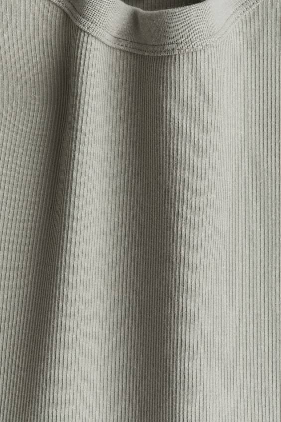 HM Geripptes Shirt aus Modalmix Bis zu 55% Rabatt