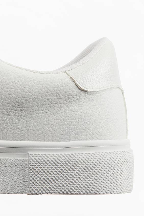 HM Sneaker Outlet
