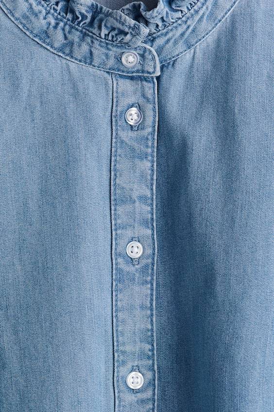 HM Denimbluse mit Volants Kauf eins, bekomm eins gratis