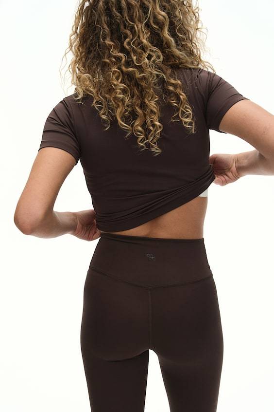 HM Kurzes Sportshirt aus DryMove™ Bis zu 60% Rabatt