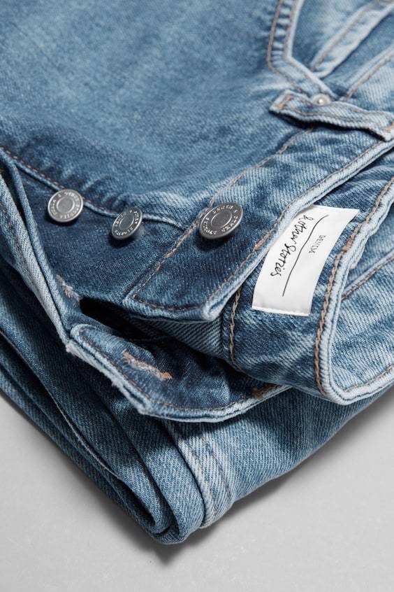 HM Lockere, schmal zulaufende Jeans Black Friday