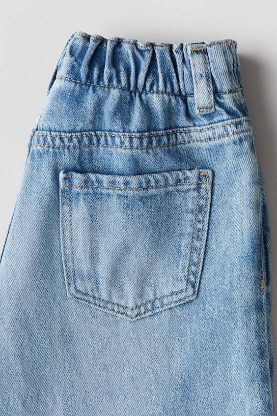 HM Denimhose mit Kordelzugdetail im Angebot