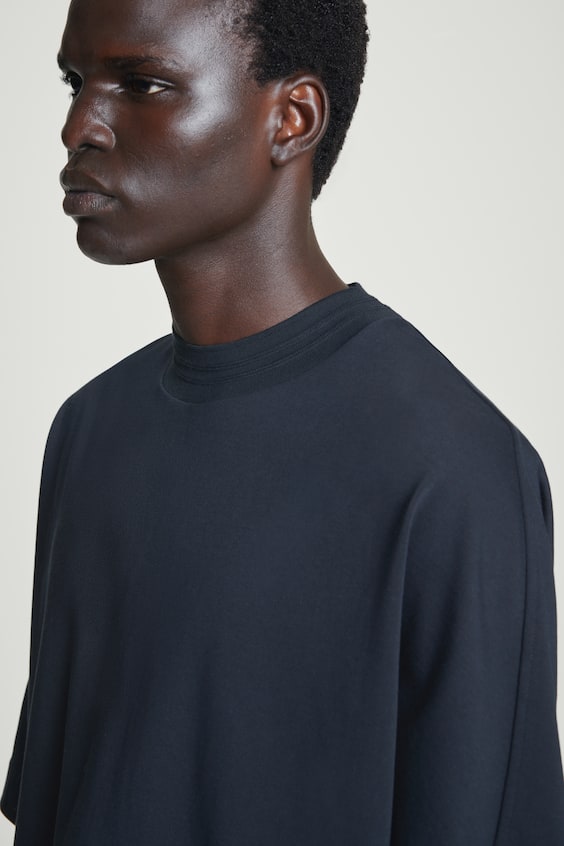 HM GEWICHTIGES OVERSIZED-T-SHIRT MIT KRAGEN Valentinstagsangebot