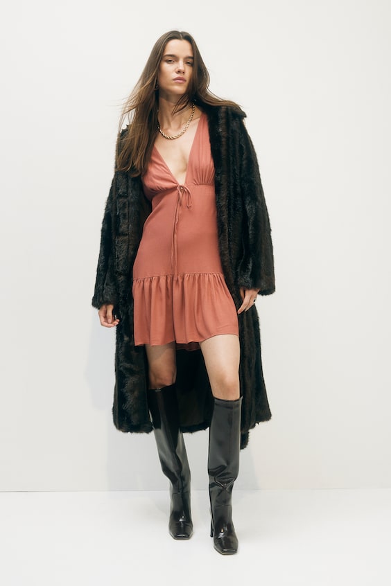 HM Kleid mit V-Ausschnitt zollfrei