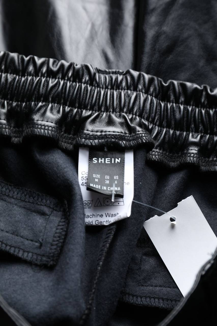 Carou SHEIN Kunstleder-Hose Begrenztes Angebot