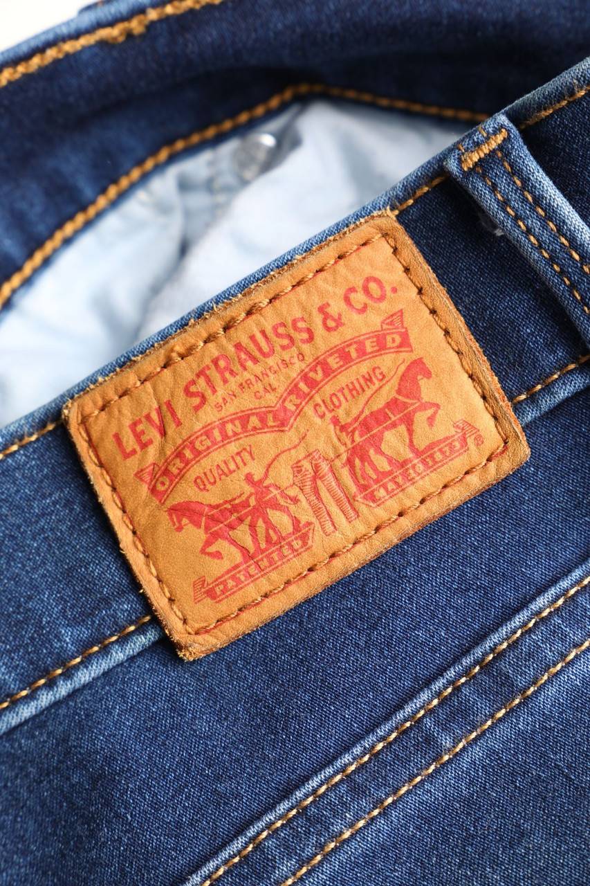 Carou LEVI´S Used Look Straight Cut Jeans mit Logo-Patch Zeitbegrenzte Promotion
