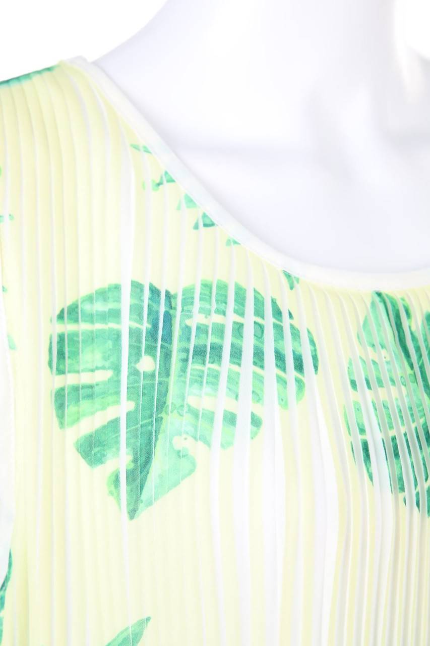 Carou Ohne Label Plissee-Minikleid mit Tropical Print Letzter Tag