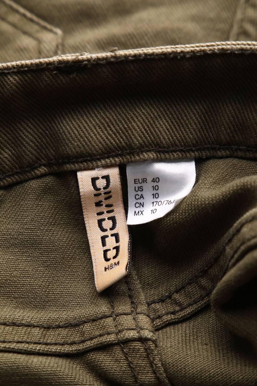 Carou H&M DIVIDED Distressed Jeans-Shorts Großer Ausverkauf