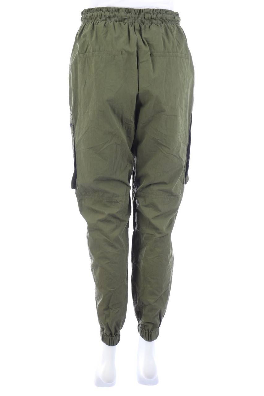 Carou Bershka Jogger-Hose mit aufgesetzten Taschen Saisonale Angebote
