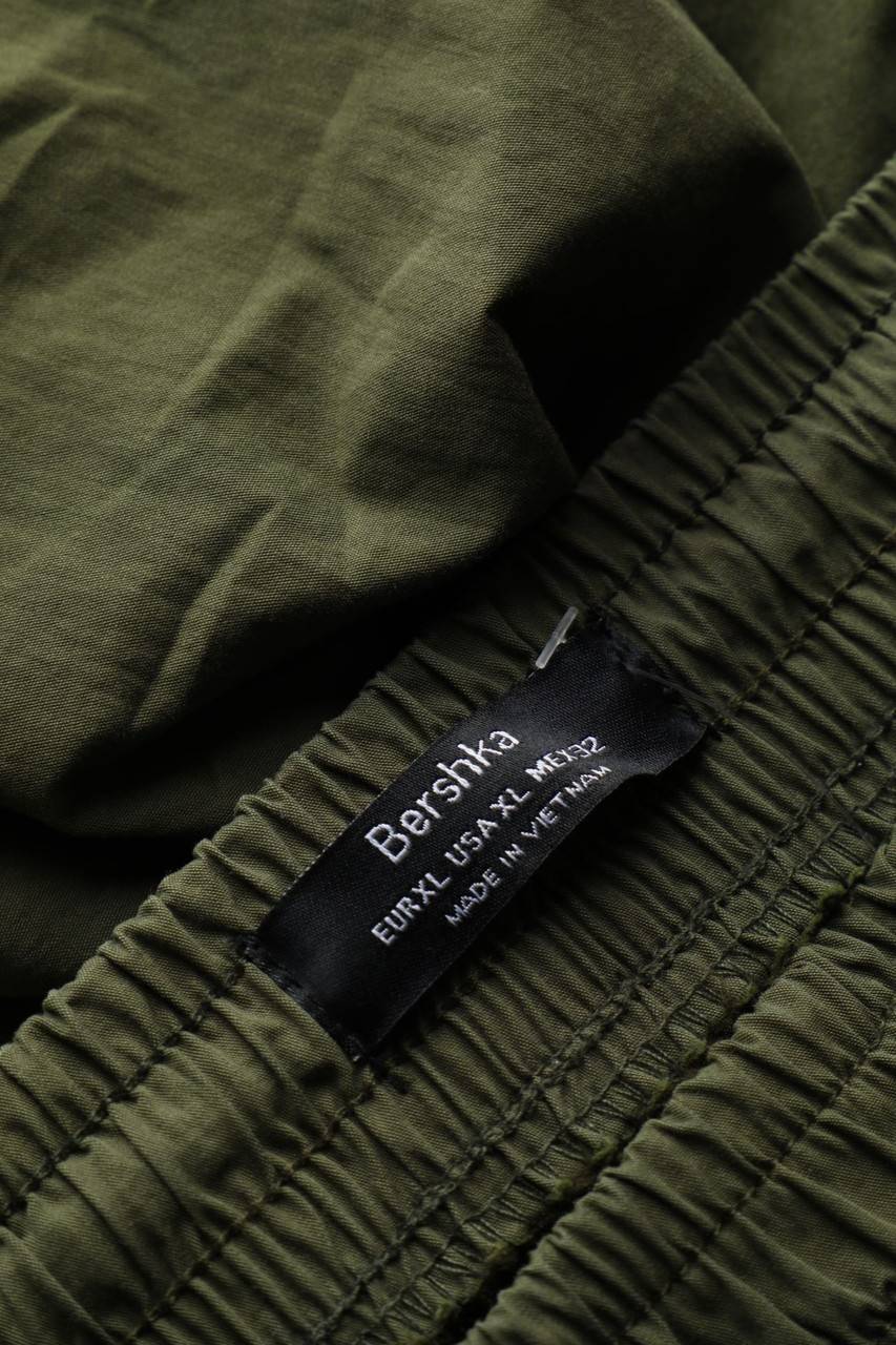 Carou Bershka Jogger-Hose mit aufgesetzten Taschen Saisonale Angebote