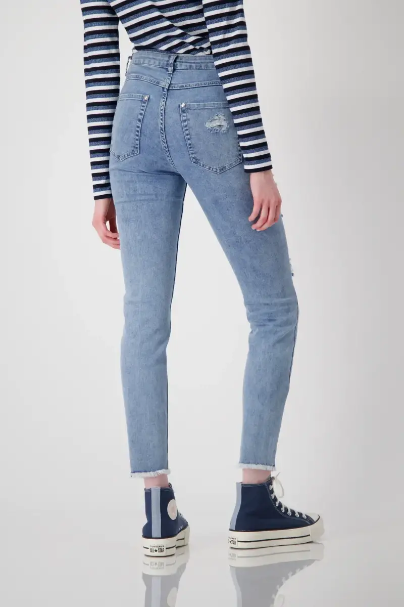 Monari Jeans mit Rissen und Schmuck Lagerräumung