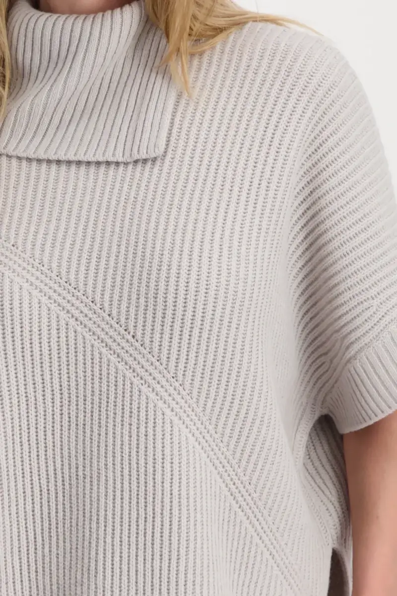 Monari Poncho Pullover 2025