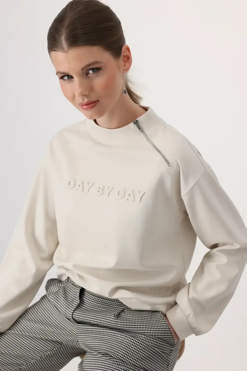 Monari Sweatshirt mit 3D Schrift Tägliche Deals
