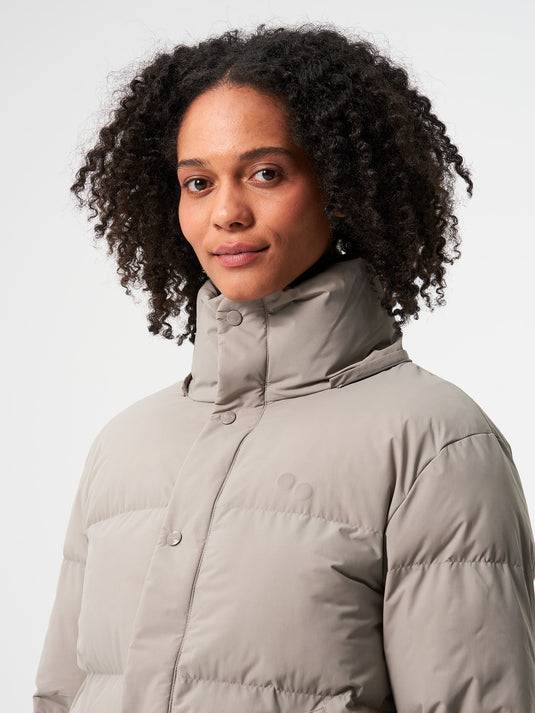 Pinqponq Puffy Parka - Cement Taupe (Female) Zeitlich begrenztes Angebot