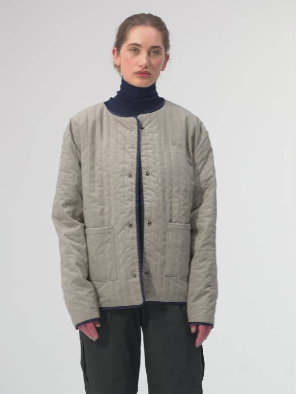 Pinqponq Reversible Jacket - Tune Navy (Unisex) 50% Rabatt mit kostenlosem Versand
