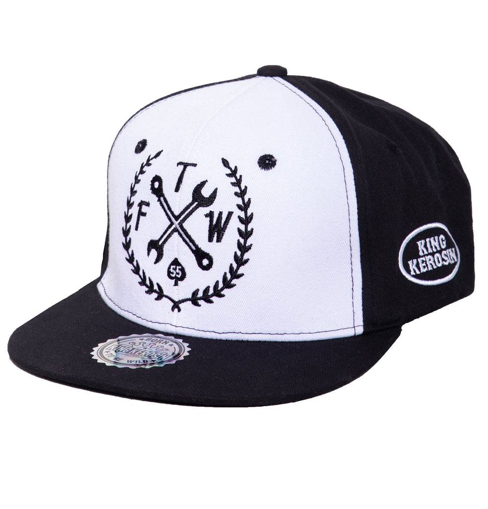 Queen Kerosin Snapback Cap mit Print auf der Schirmunterseite Gummizug «FTW» Im Verkauf