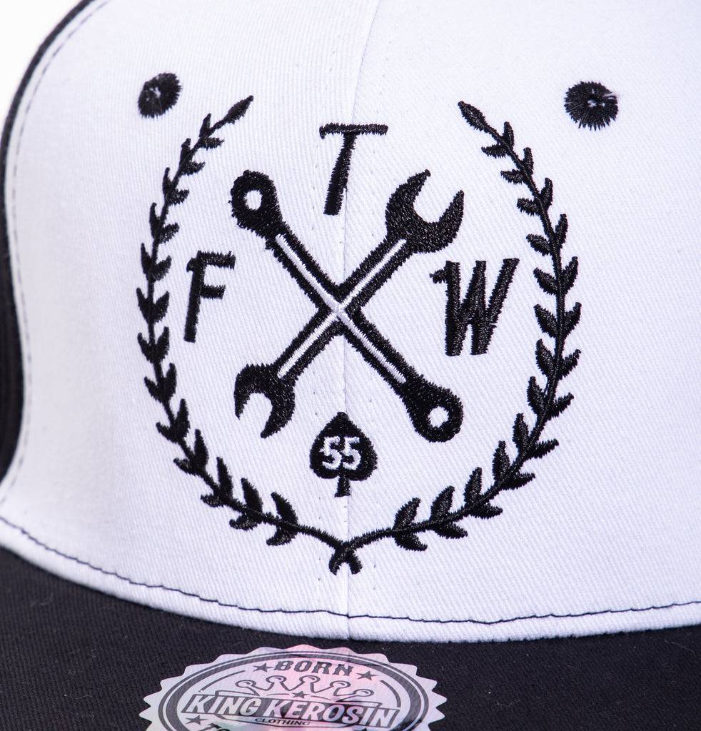 Queen Kerosin Snapback Cap mit Print auf der Schirmunterseite Gummizug «FTW» Im Verkauf