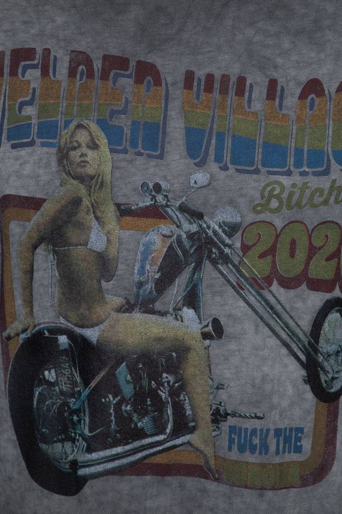 Queen Kerosin Longsleeve mit Retro-Print und Oilwash-Effekt «Velden Village 2020» Discount Store für neue Produkte