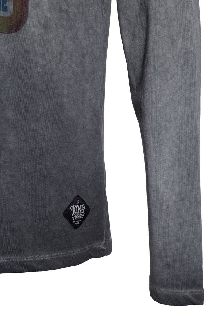 Queen Kerosin Longsleeve mit Retro-Print und Oilwash-Effekt «Velden Village 2020» Discount Store für neue Produkte