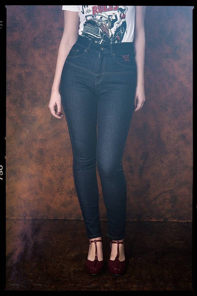 Queen Kerosin High Waist Jeanshose im 5 Pocket Design «Betty» Versandkostenfrei