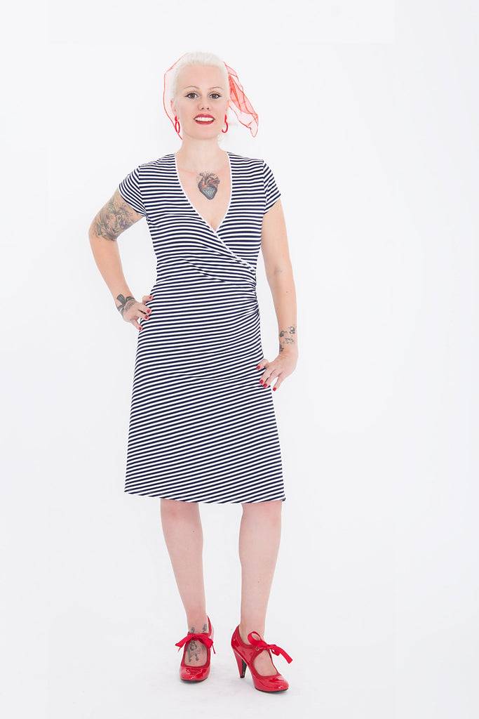 Queen Kerosin Sailor Dress mit süßer Schleife am Rücken «Mermaid» Kostenloser Versand international