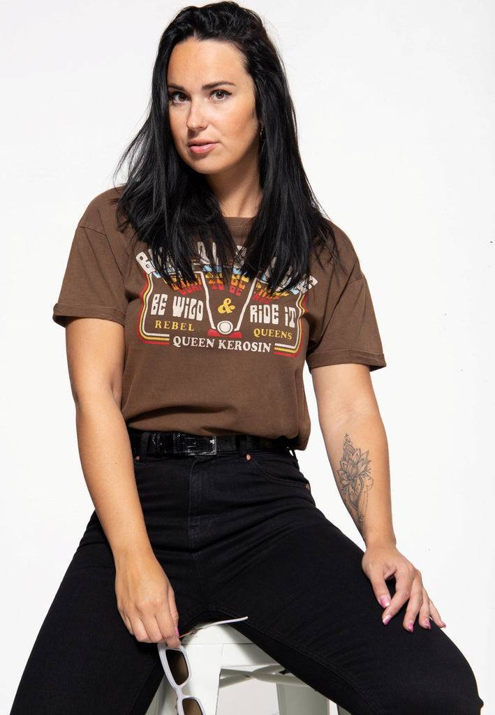 Queen Kerosin Acidwash T-Shirt «Free Born» Saisonale Angebote